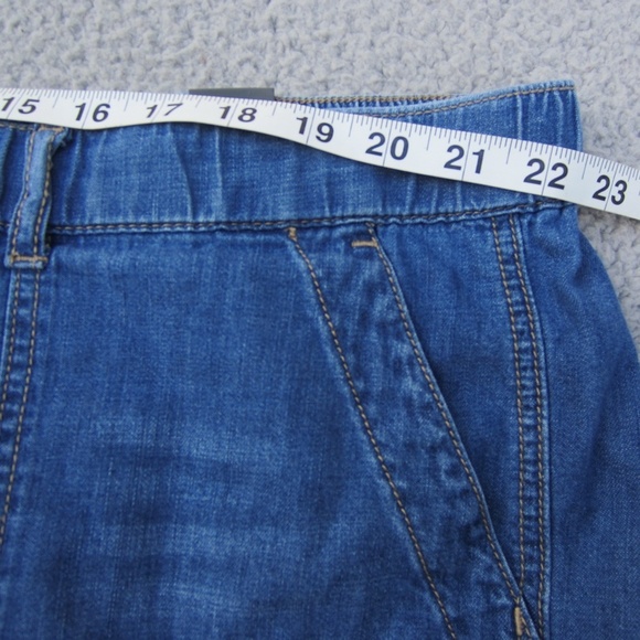 Torrid Short Women's 24 Relax Utility Light Weight Mid-Rise Medium Wash NEW - Picture 9 of 16